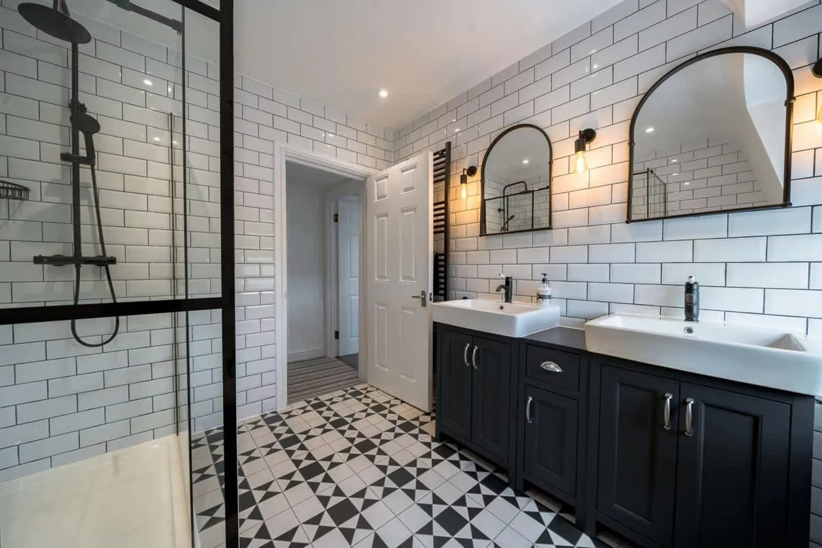 BA1 Walcot 4-Badkamer