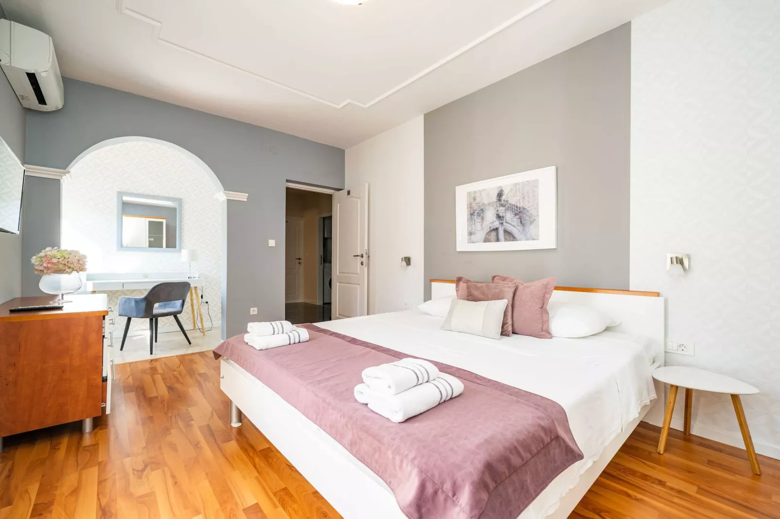 Holiday Home Trojković- Four Bedroom Holiday Home with Terrace and Swimming Pool-Slaapkamer