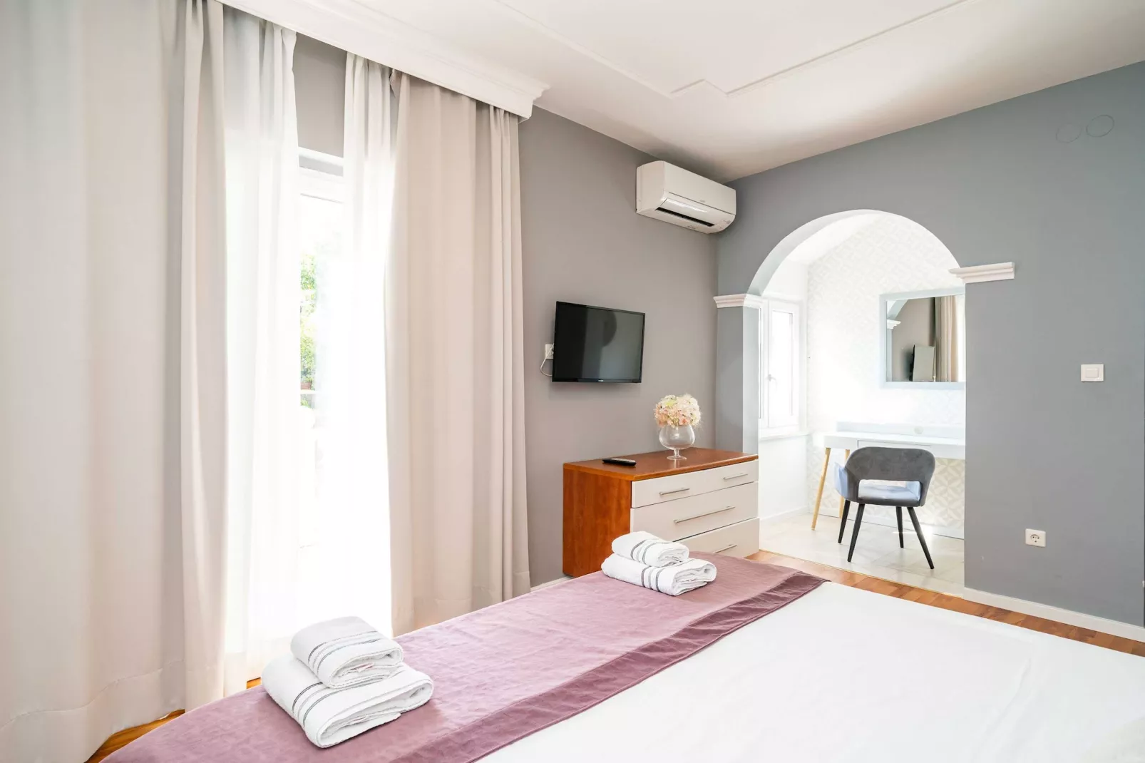 Holiday Home Trojković- Four Bedroom Holiday Home with Terrace and Swimming Pool-Slaapkamer