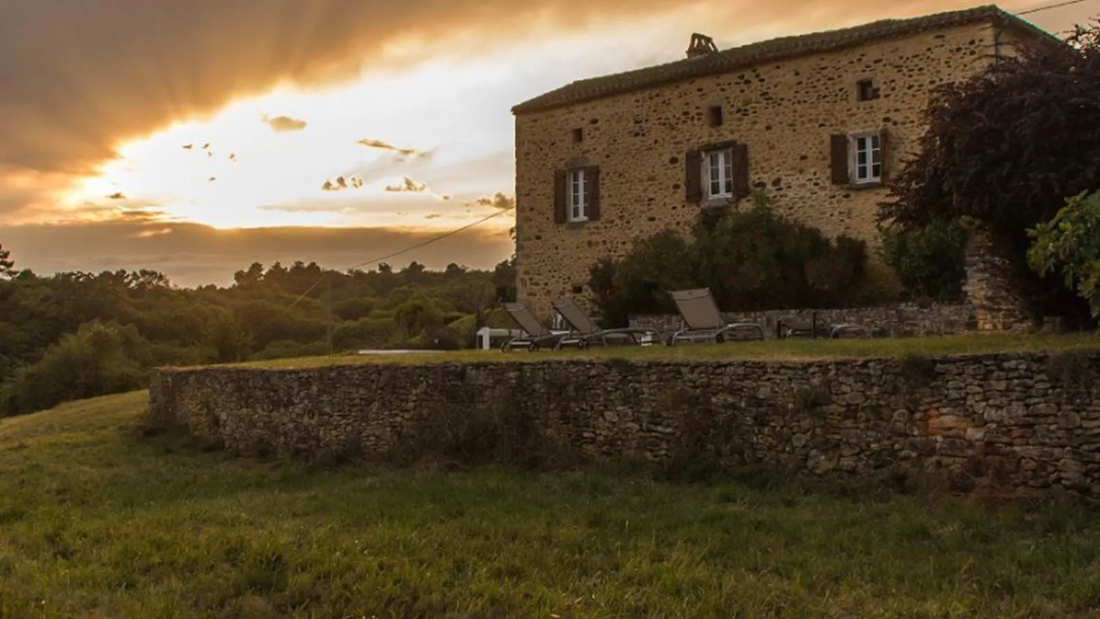 Maison Sauveterre - Buitenkant zomer