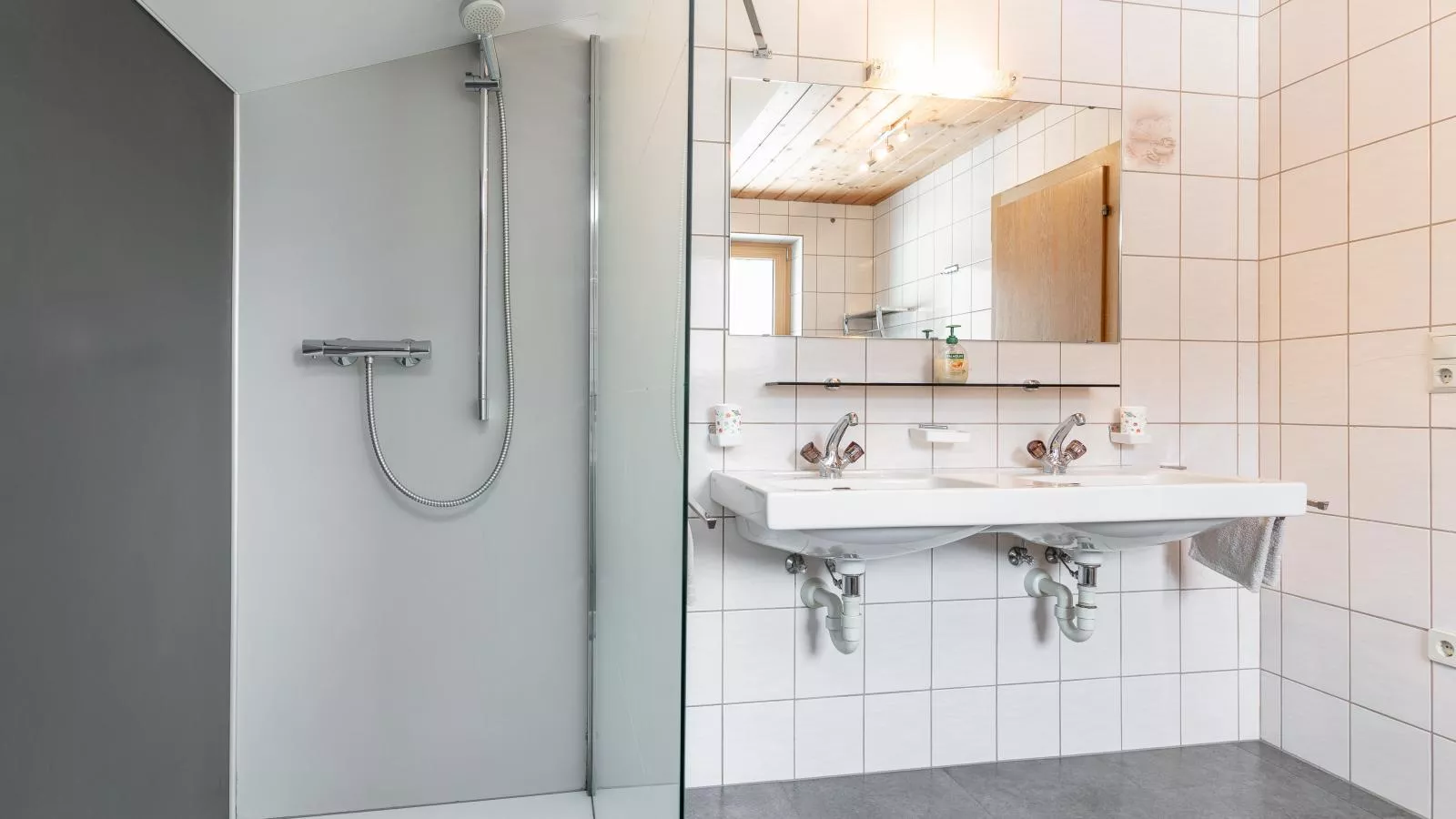 Haus Barbara-Badkamer