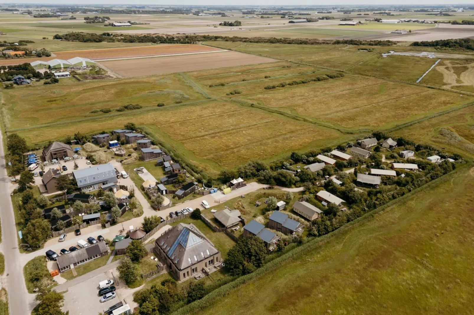 Juttershut Duynpark - Callantsoog-Uitzicht zomer