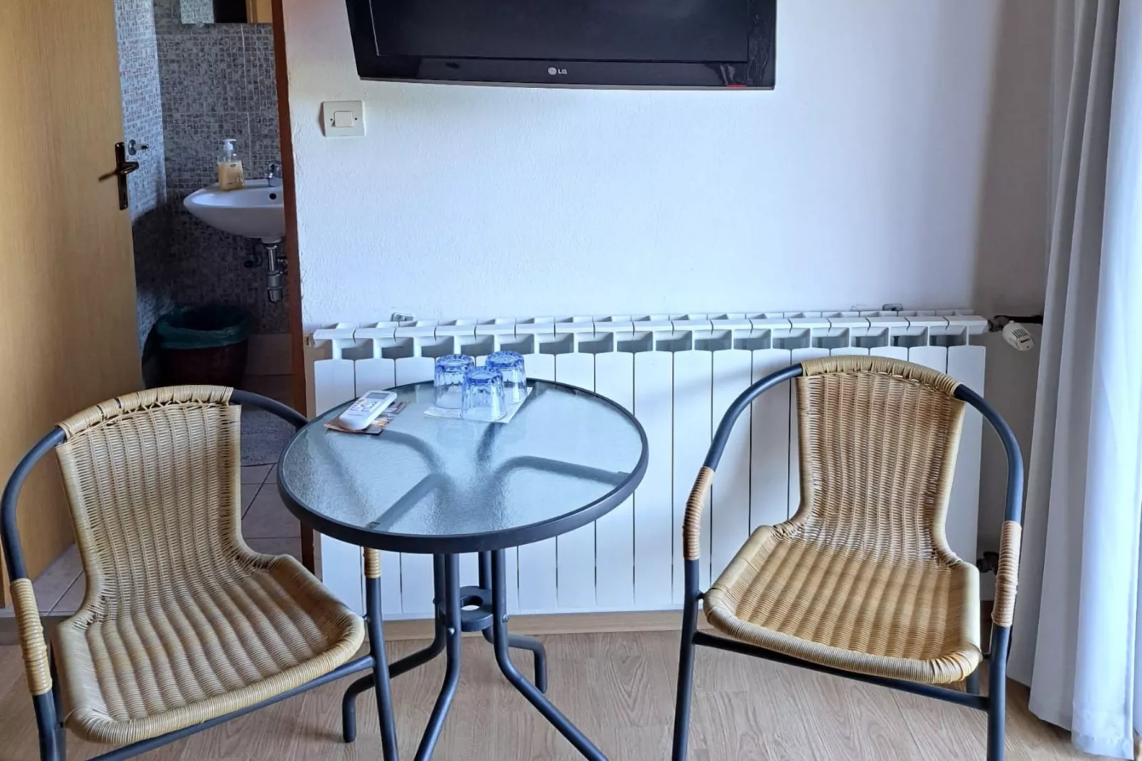 Guesthouse Žafran- Two Bedroom Apartment - Woonkamer