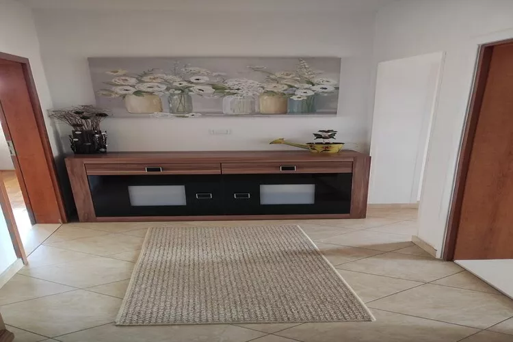 Apartment Kola - Two Bedroom Apartment with Balcony and Sea View (2) - Binnen