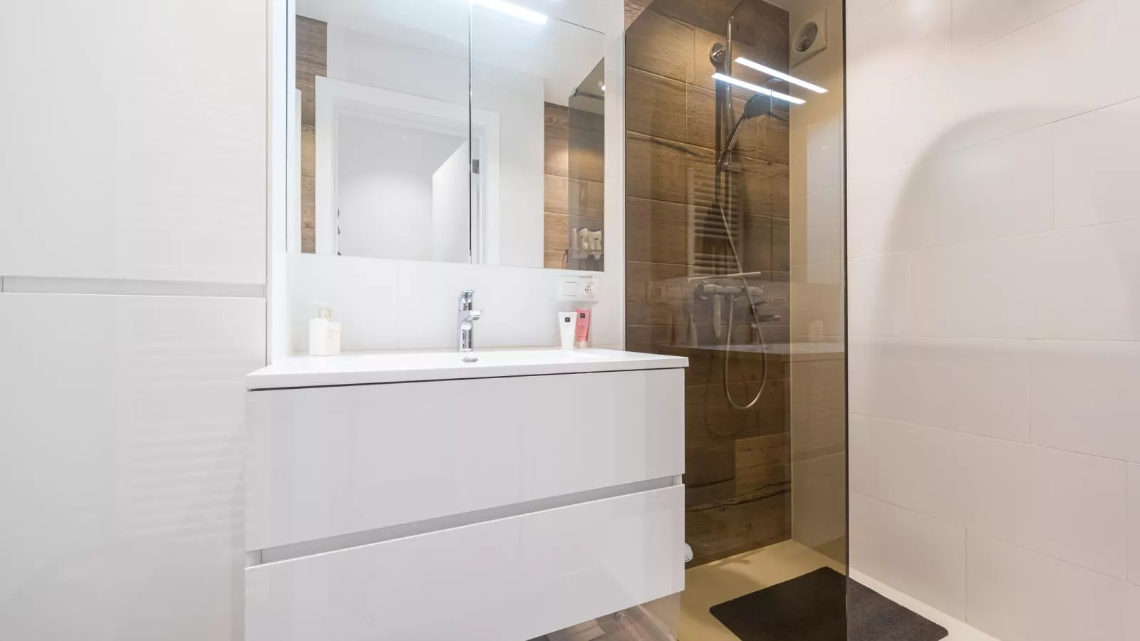 Costa Brava - 0101-Badkamer