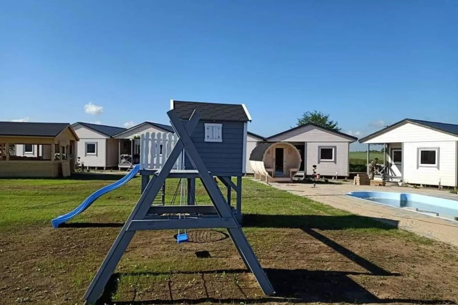 	Domki wakacyjne z basenem Gąski-Tuinen zomer