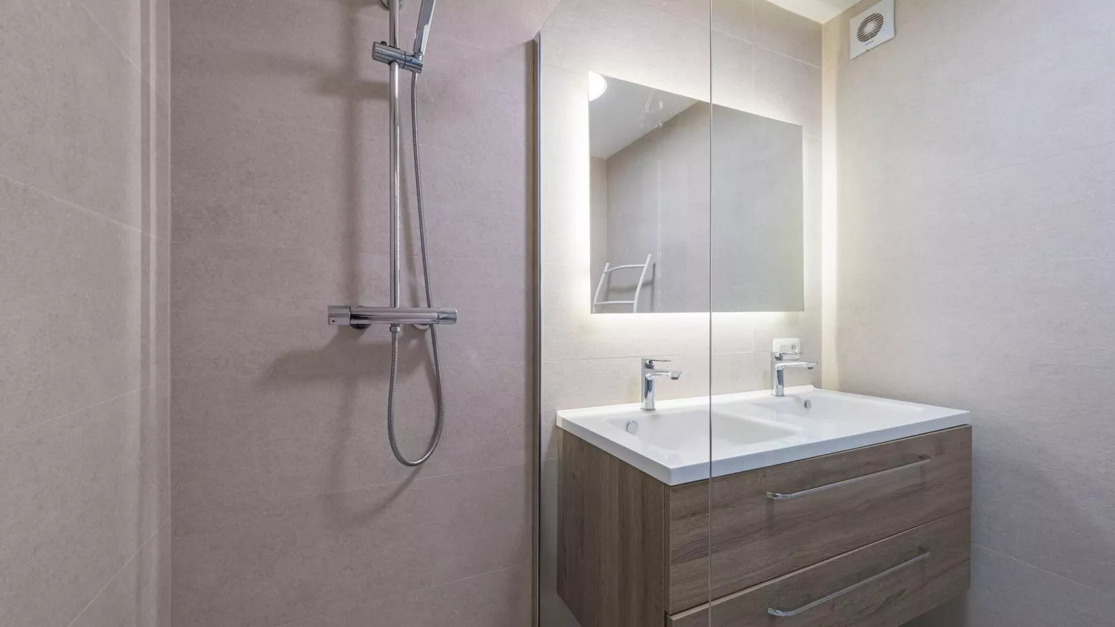 Atlantis I - 0104 + box 14-Badkamer