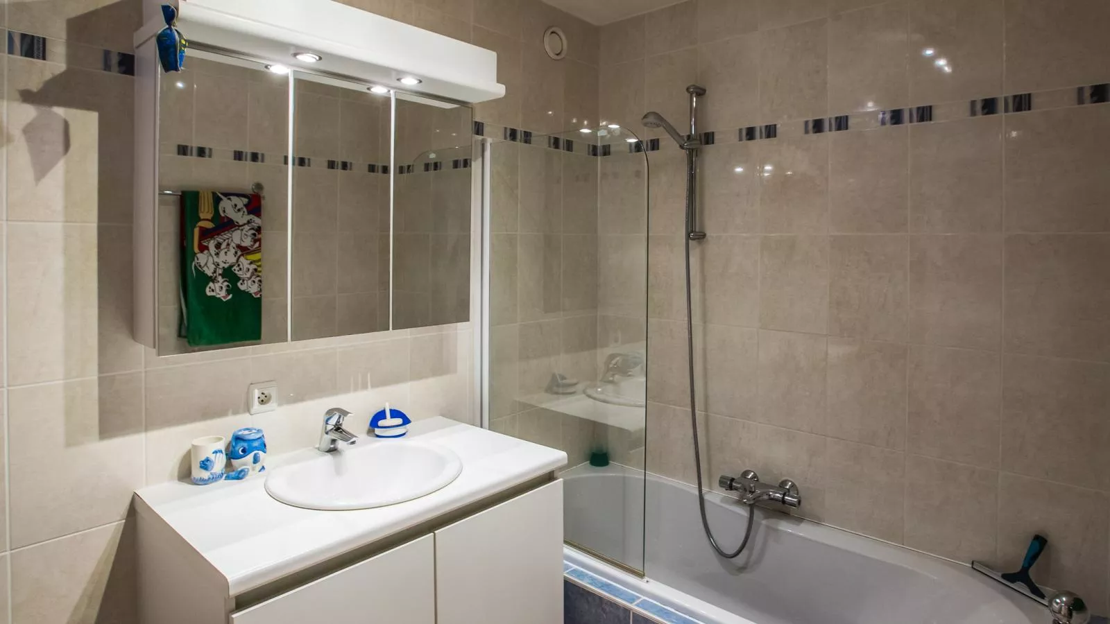 Villa Nova - 0402 + box 24-Badkamer