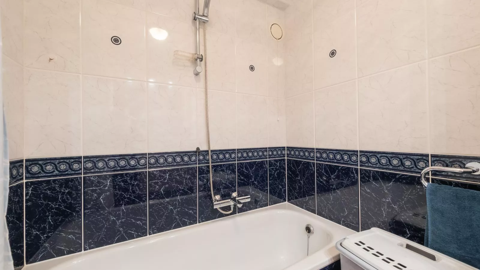 Mistral - 0801 + box 22 (Sunfield)-Badkamer