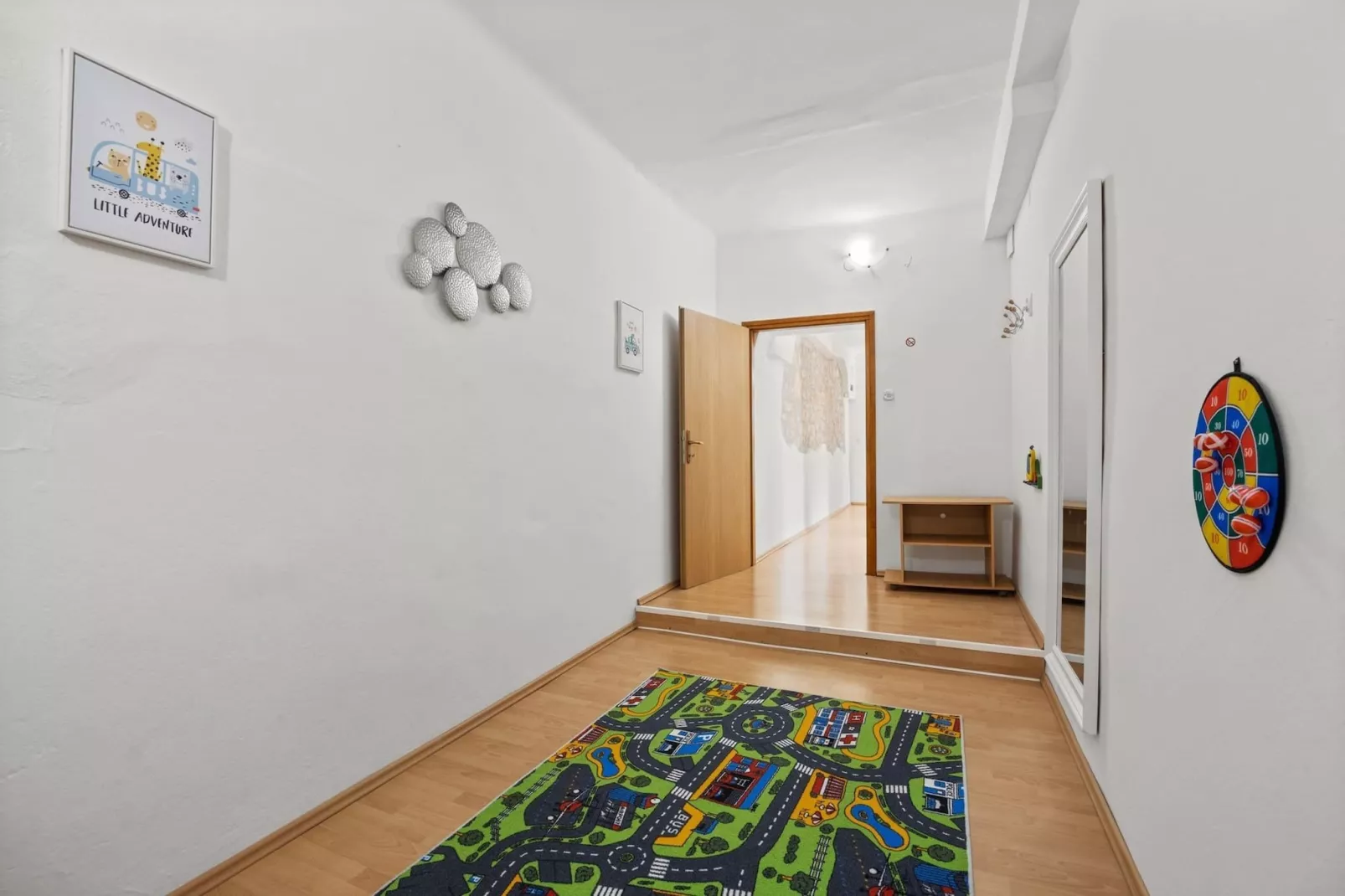 Kristijan & Jelena - Pool, Jacuzzi, Playground - Overloop