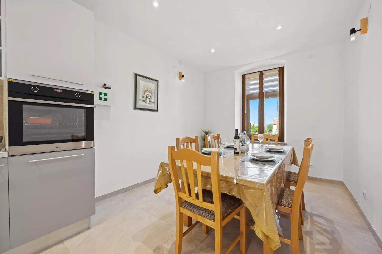 Kristijan & Jelena - Pool, Jacuzzi, Playground - Eetkamer