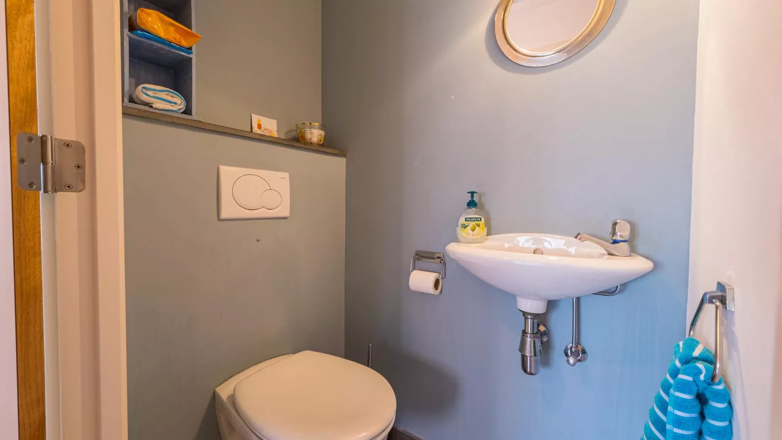 Four Seven  - 0102 + box 1-Binnen