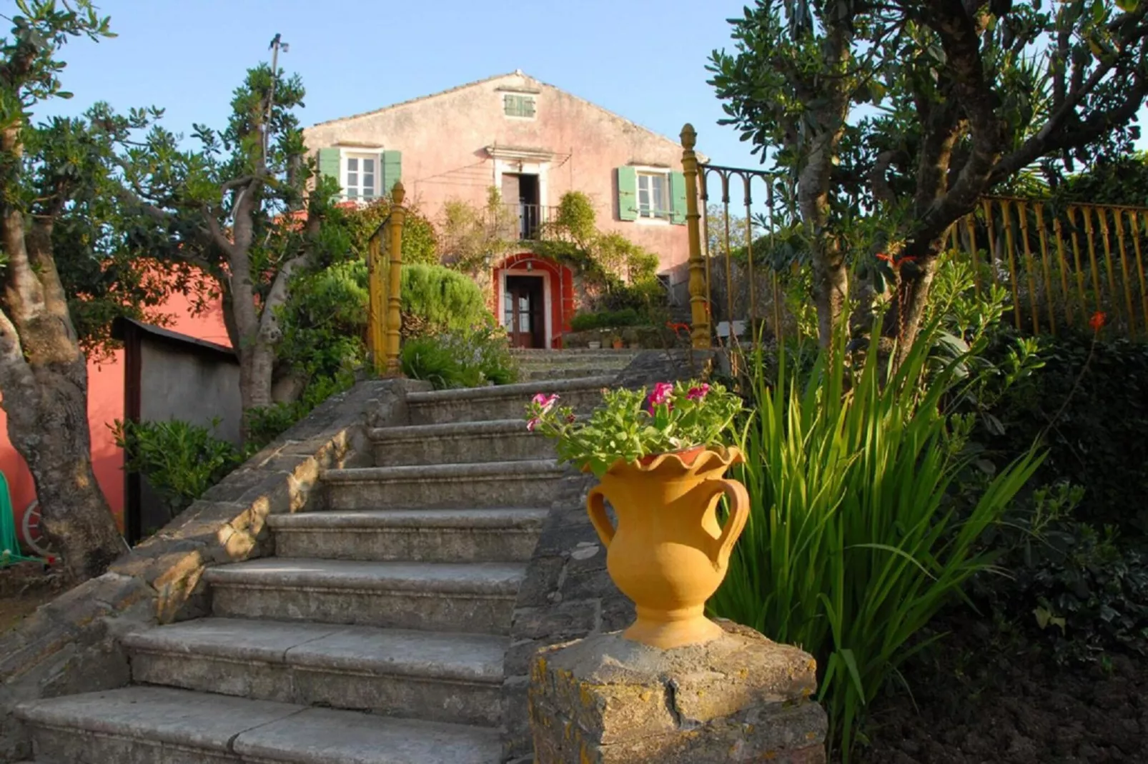 Fundana Family Apartment - Buitenkant zomer