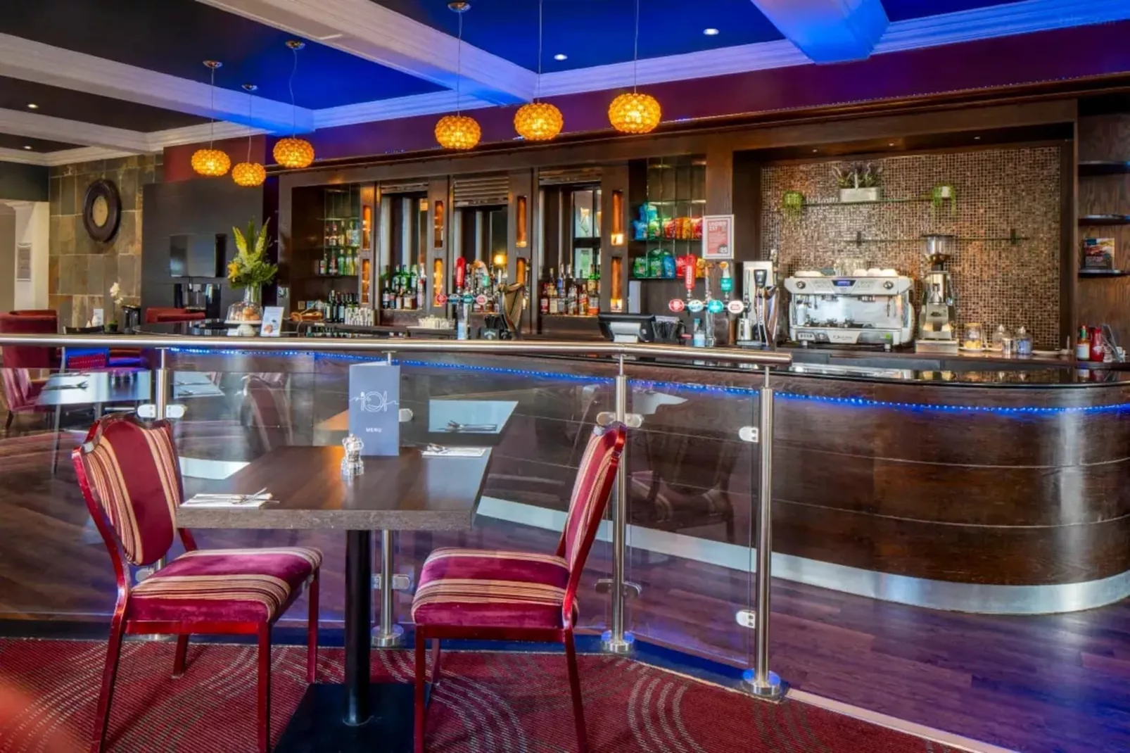 Standard family room for 4(2A+2C)-Eetkamer