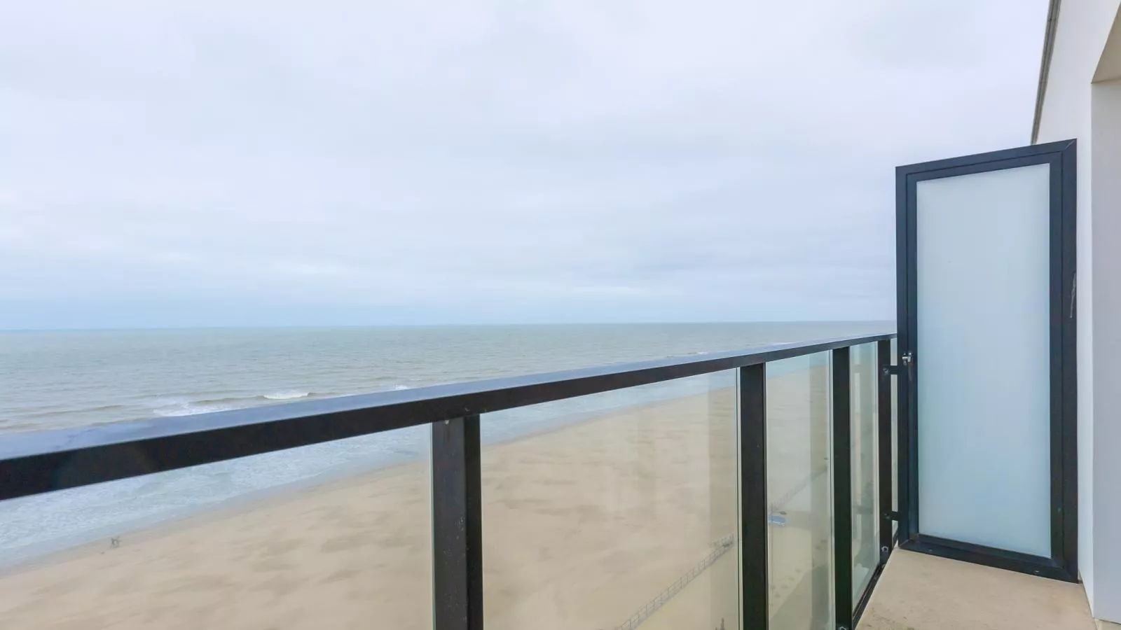 Sydney - 0902 + park. KTY250-Terrasbalkon