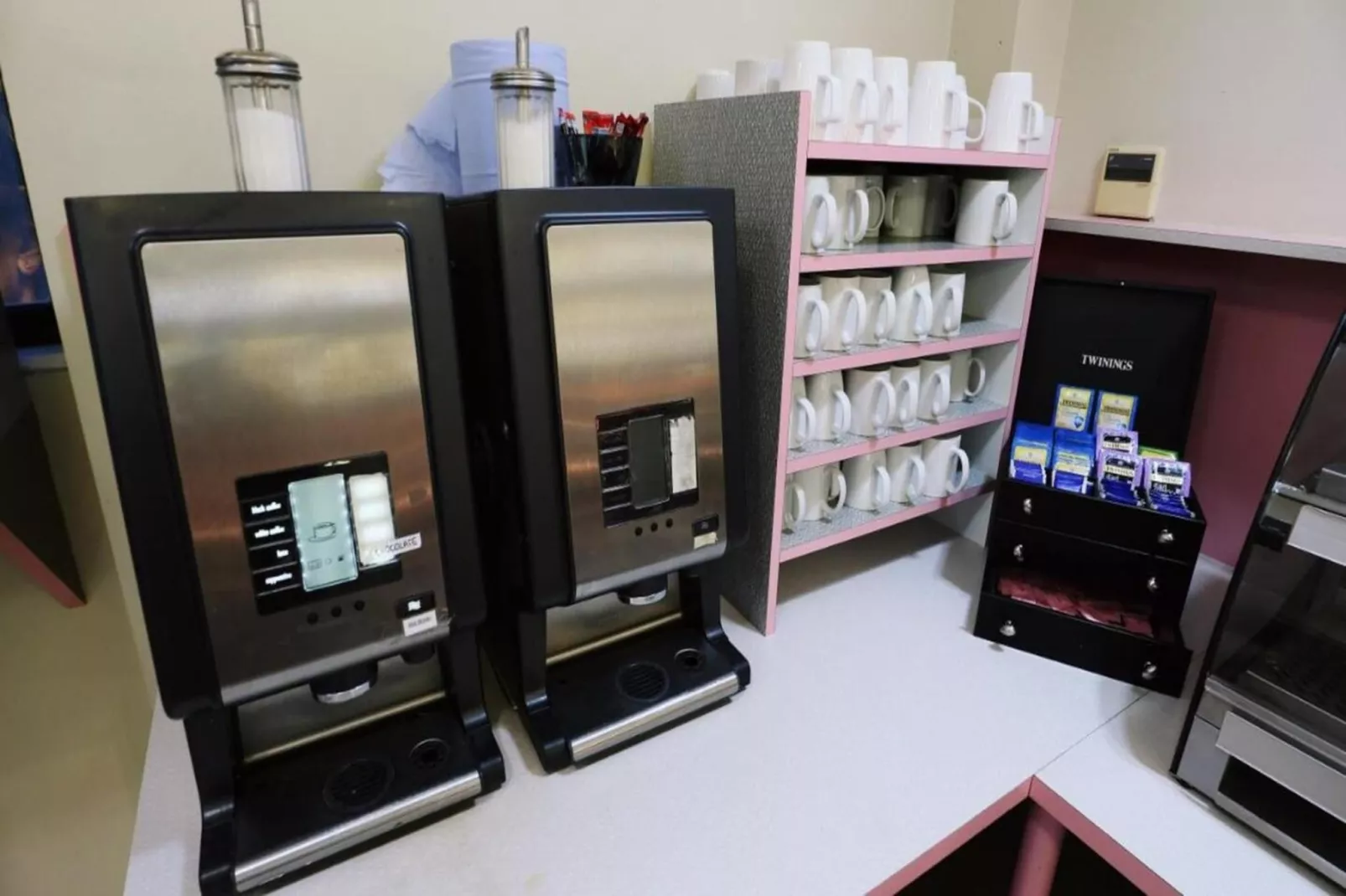 Standard Twin Room-Eetkamer