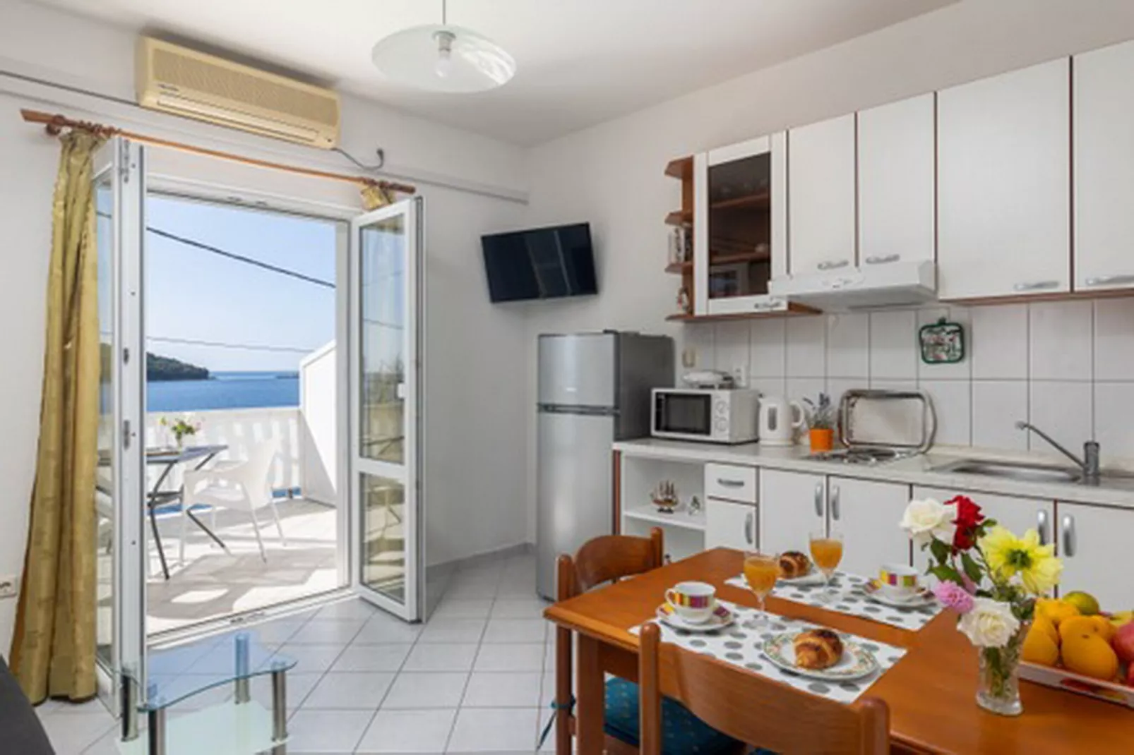 House Rašica - One Bedroom Apartment with Terrace and Sea view (2)-Keuken