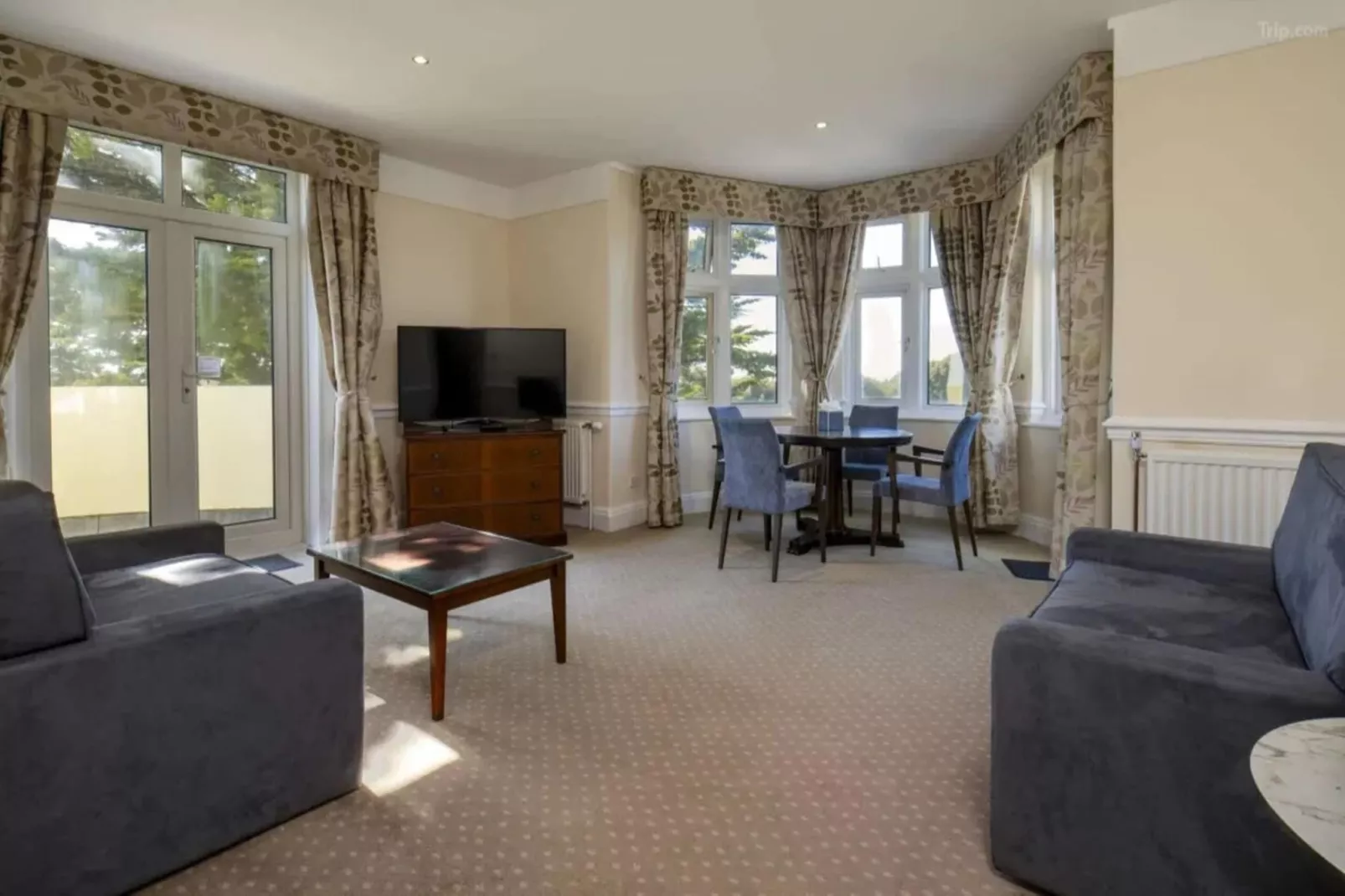 Superior Feature w\/ View-Slaapkamer