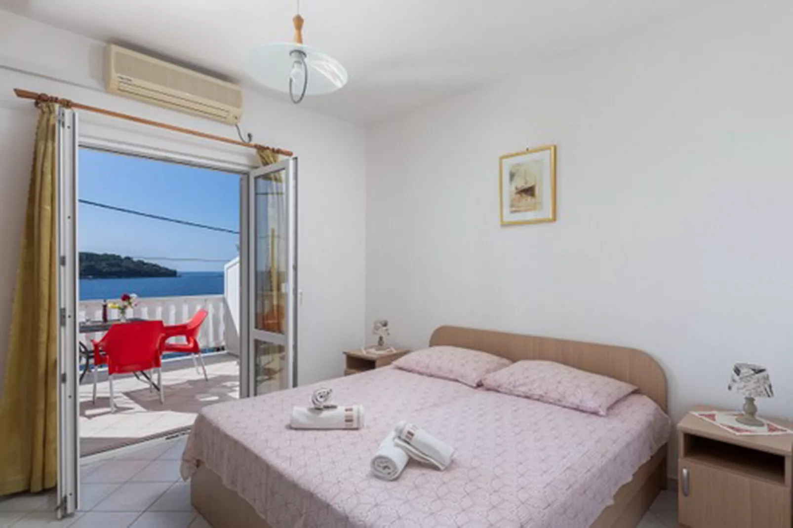 House Rašica - One Bedroom Apartment with Terrace and Sea view (2)-Slaapkamer