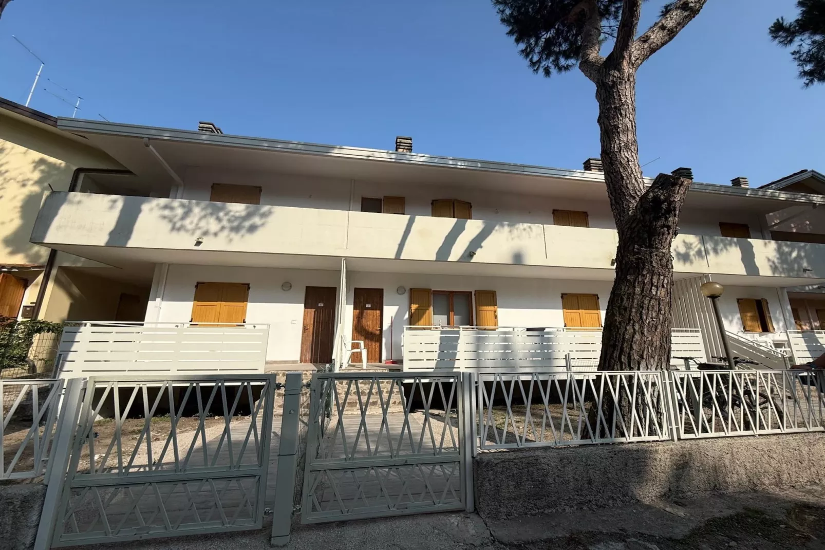 Lucrezia - 8-Buitenkant zomer