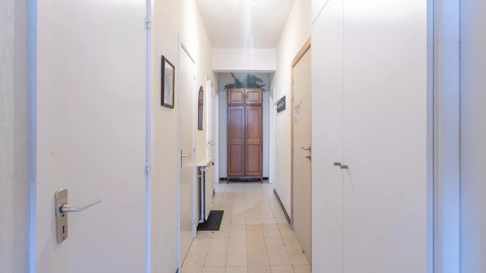 Sun Beach - 0001 + box 82 (Green Garden)-Binnen