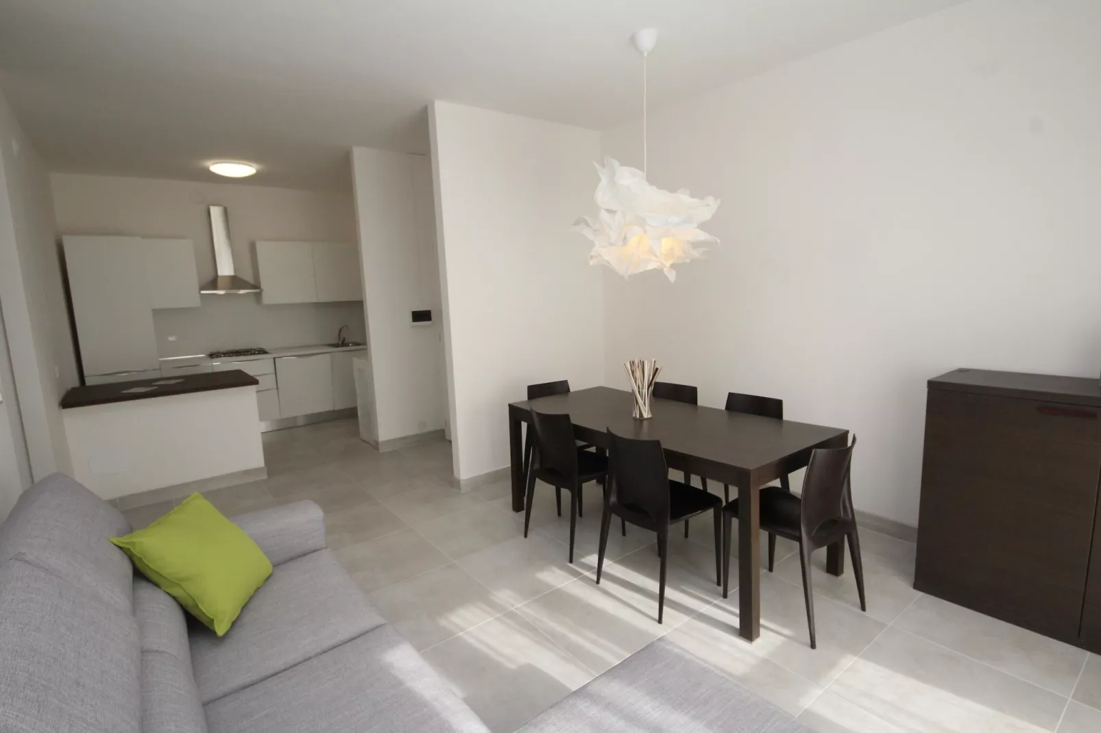 Sandra via Milano trilo - 15 -Eetkamer