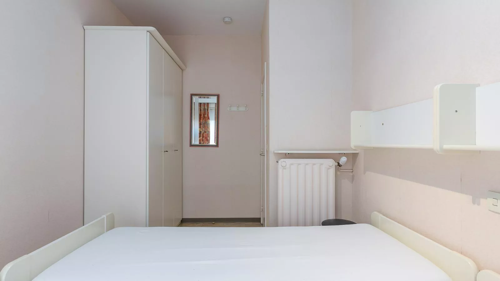 Sun Beach - 0001 + box 82 (Green Garden)-Slaapkamer