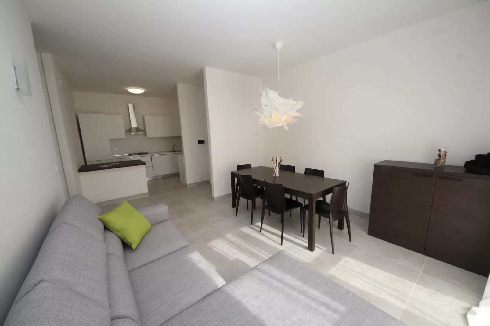 Sandra via Milano trilo - 15 -Eetkamer