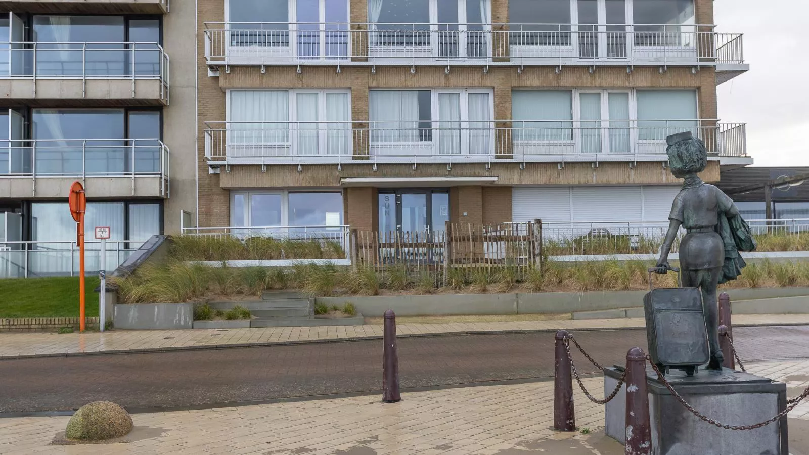 Sun Beach - 0001 + box 82 (Green Garden)-Buitenlucht