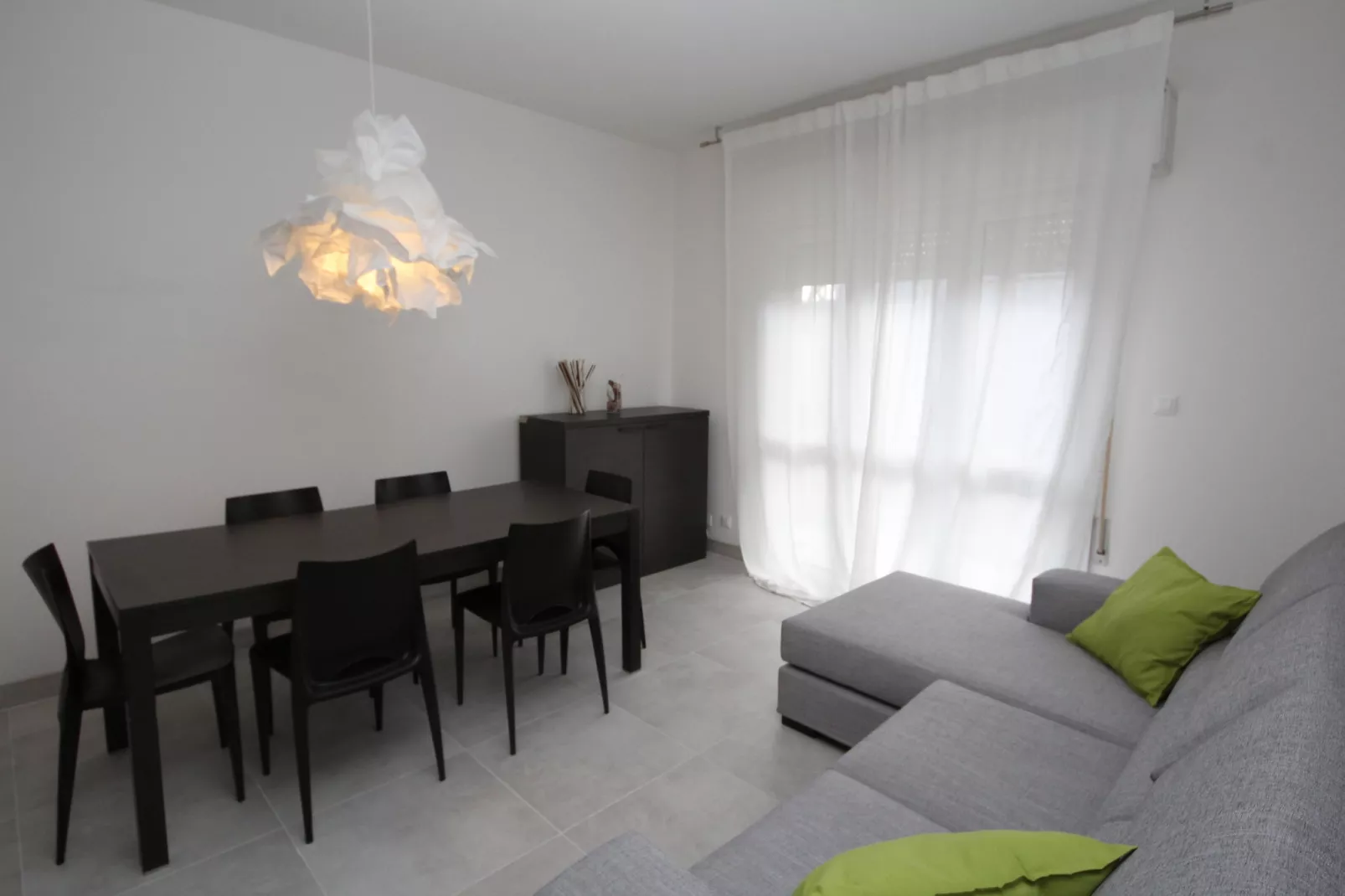 Sandra via Milano trilo - 15 -Eetkamer