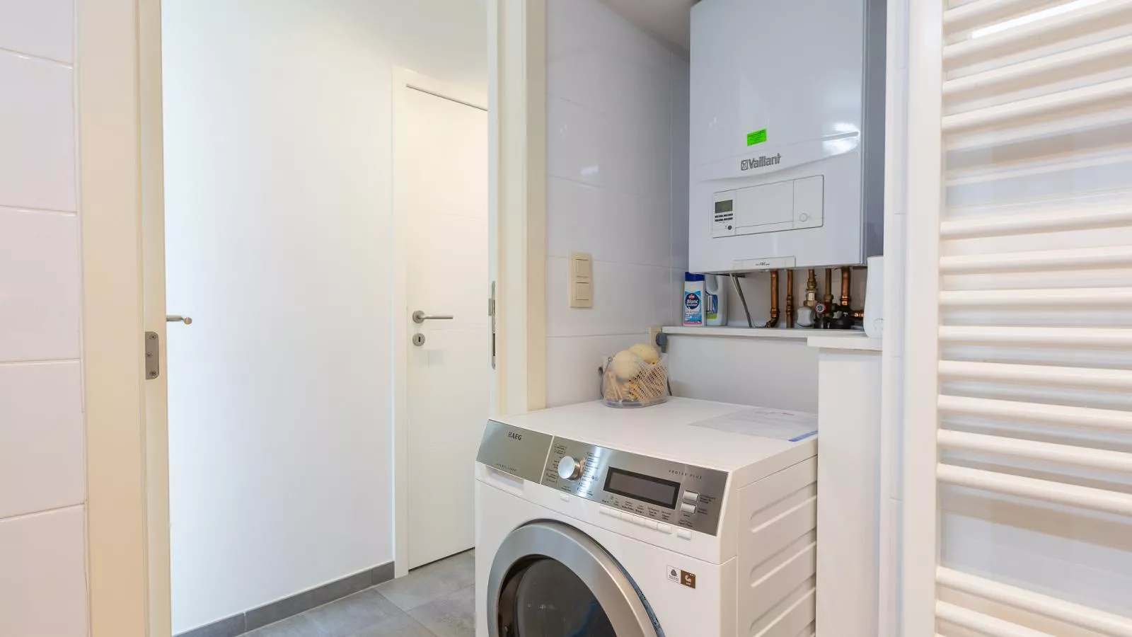 Emily - 0401 + park.-Badkamer