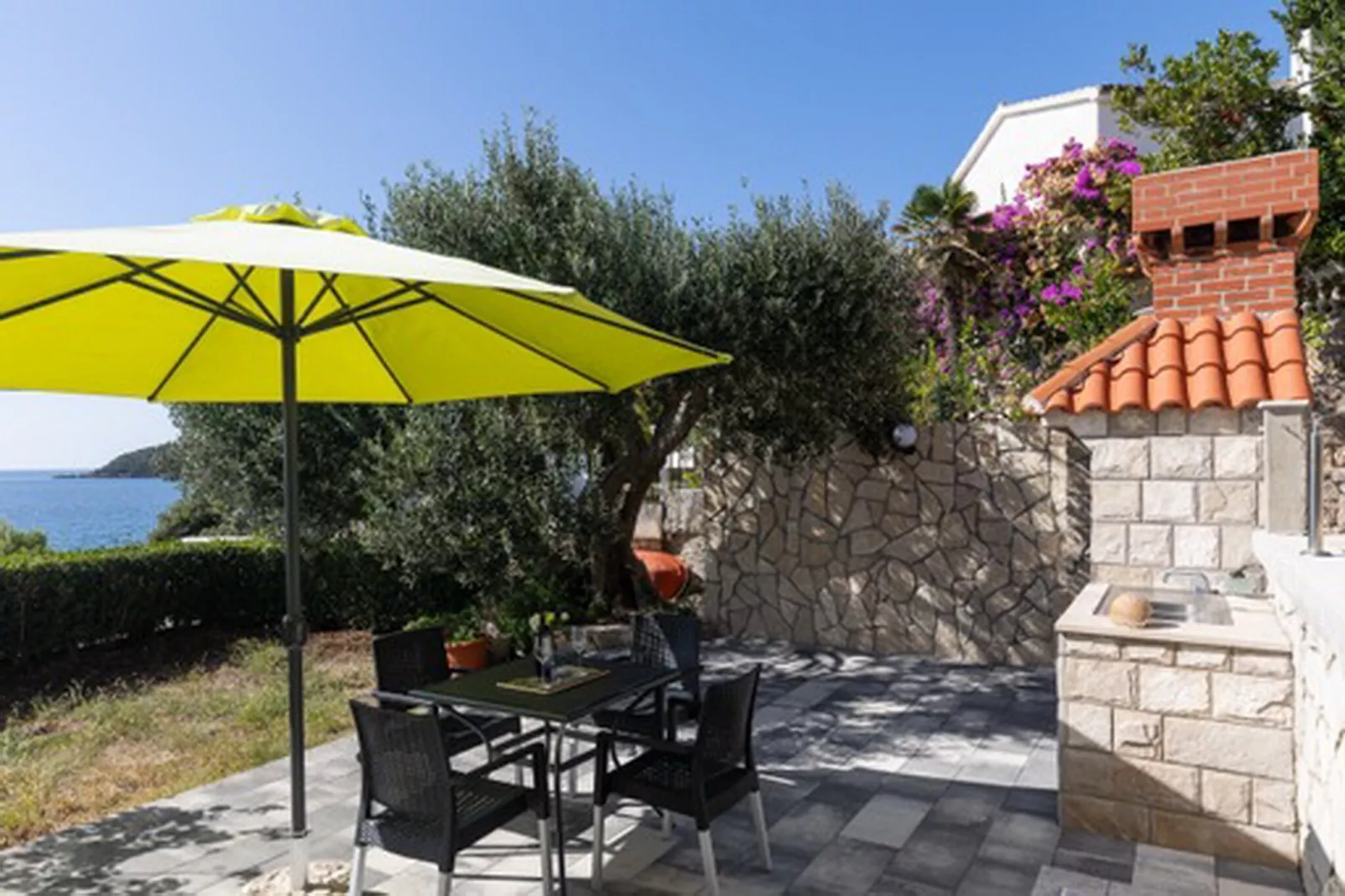 House Rašica - One Bedroom Apartment with Terrace and Sea view (2)-Faciliteiten