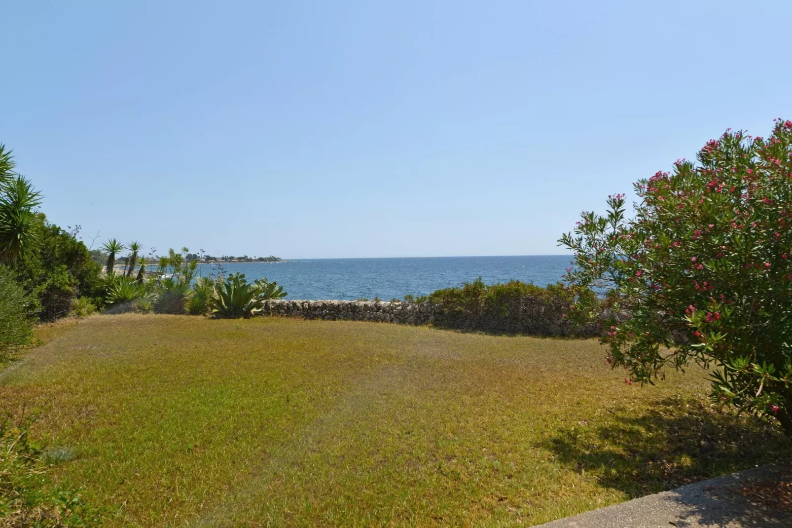 Villa AcquaDiMare direkt am Meer in Fontane Bianche-Tuinen zomer