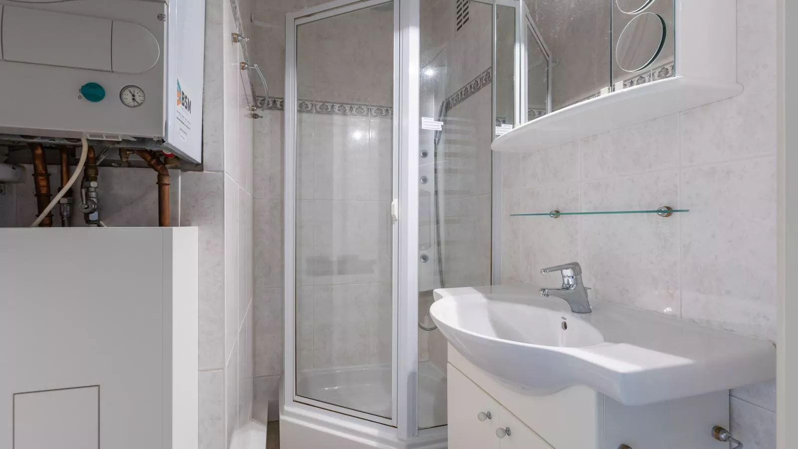 Loukojack - 0601 + park. 12-Badkamer