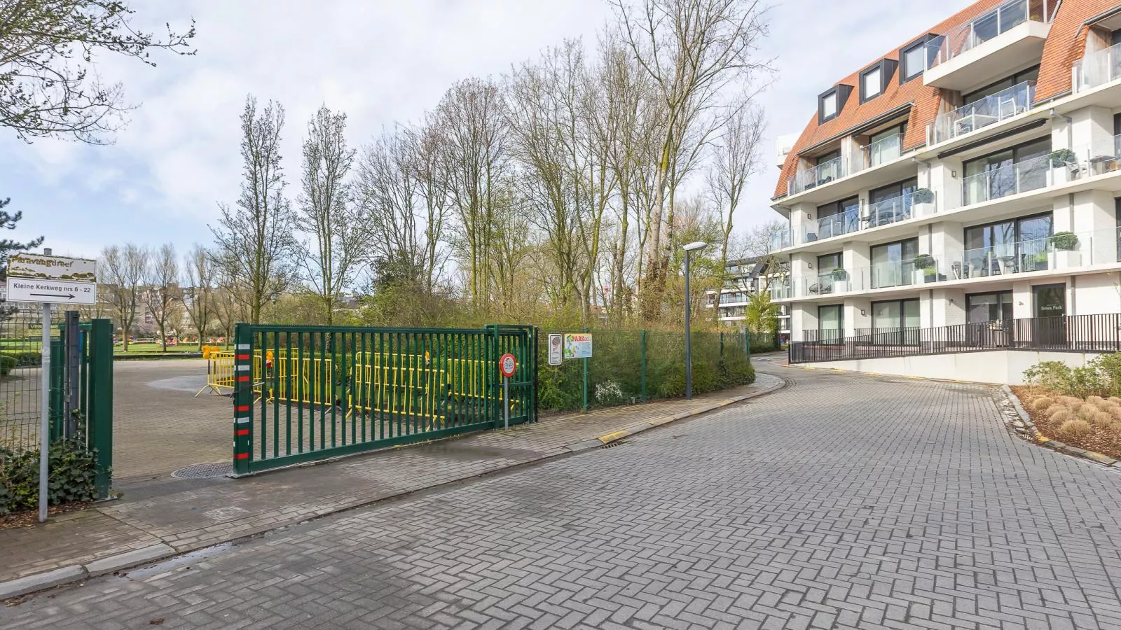 Green Lane The Park - 0004 + box 41-Buitenlucht