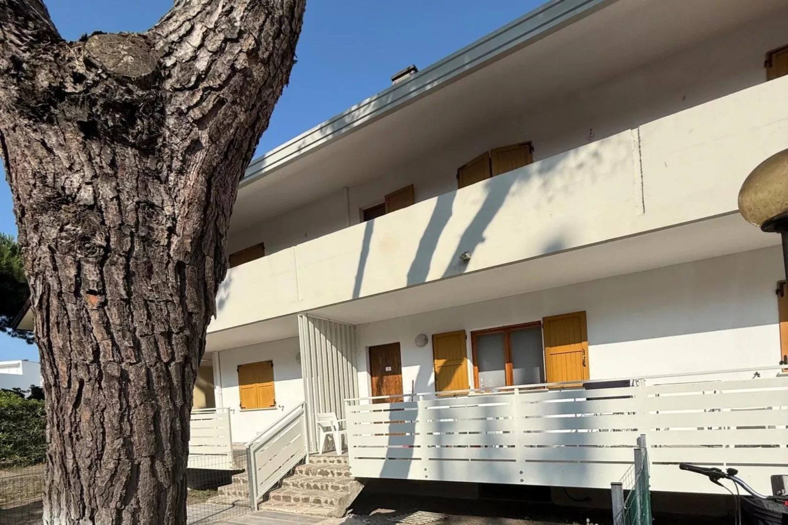 Lucrezia - 3 - Buitenkant zomer