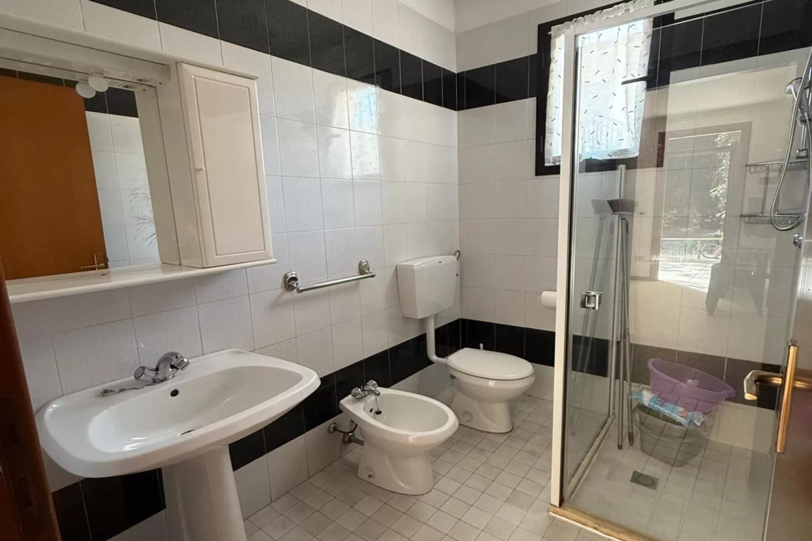 Germana trilo – 1  - Badkamer