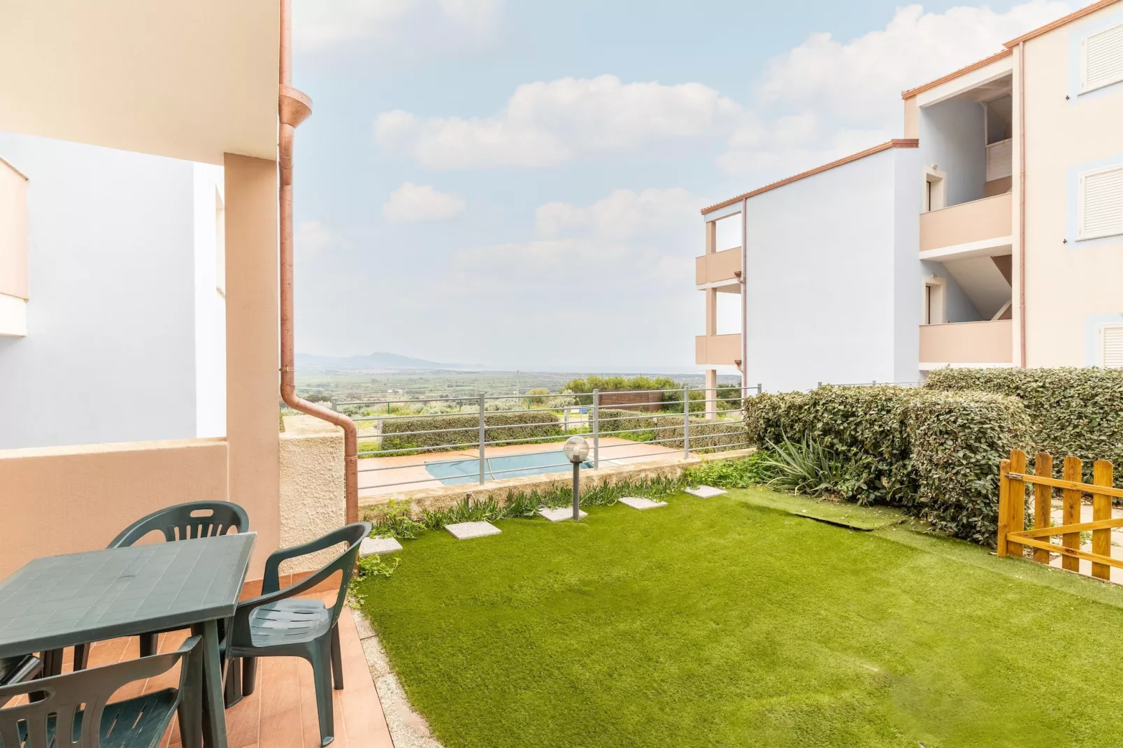 BILO BADESI CON PISCINA