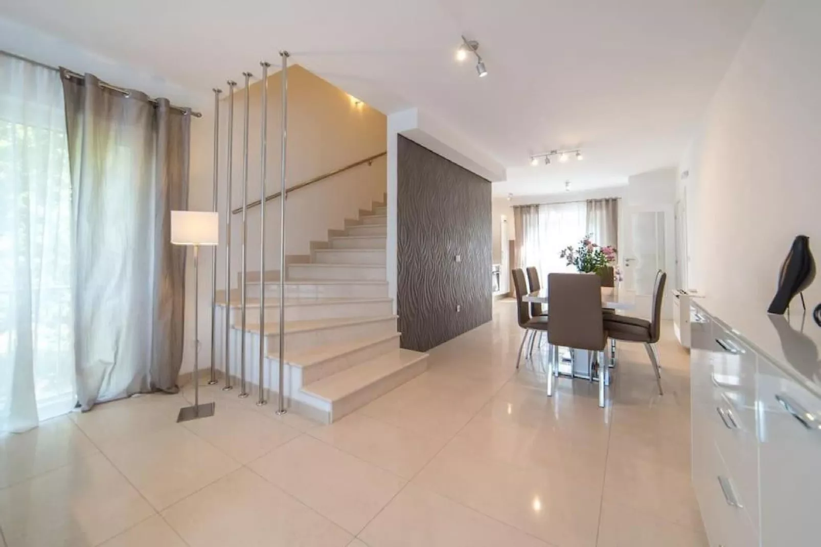 Villa Anita - Five Bedroom Villa with Swimming pool - Eetkamer