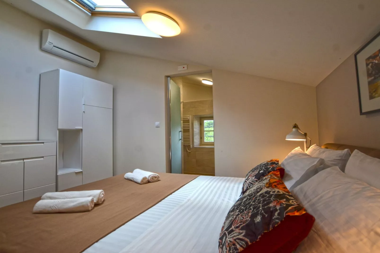 Tranquil Getaway with Shared Pool in Bale - One Bedroom Apartment-Slaapkamer