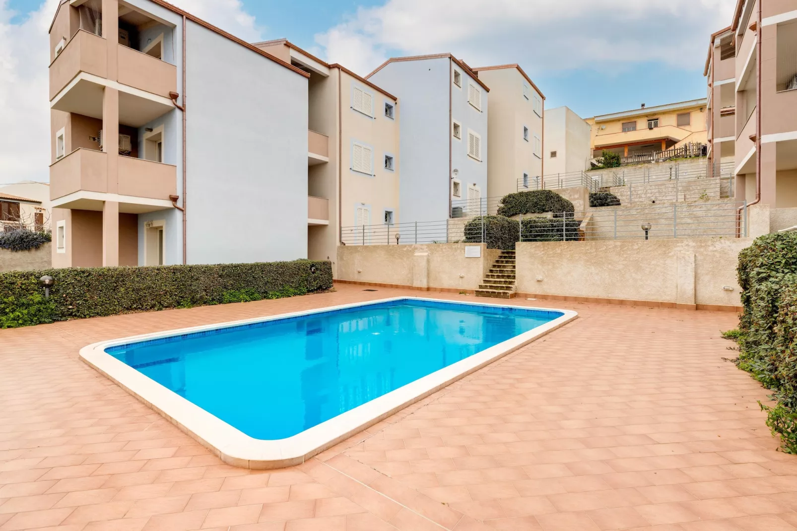 BILO BADESI CON PISCINA - Zwembad