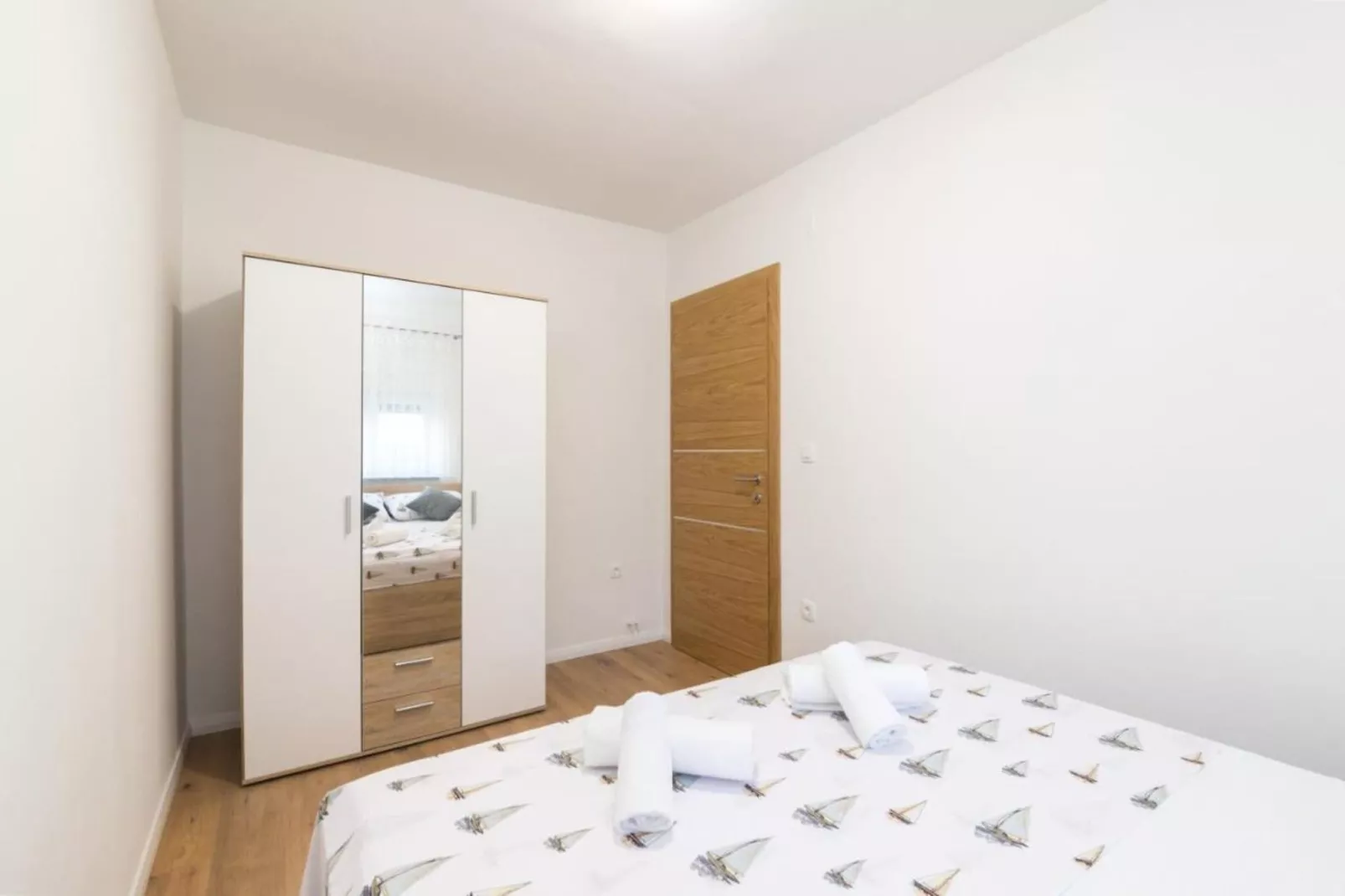 Mihael Holiday House - Three Bedroom Holiday Home with jacuzzi-Slaapkamer