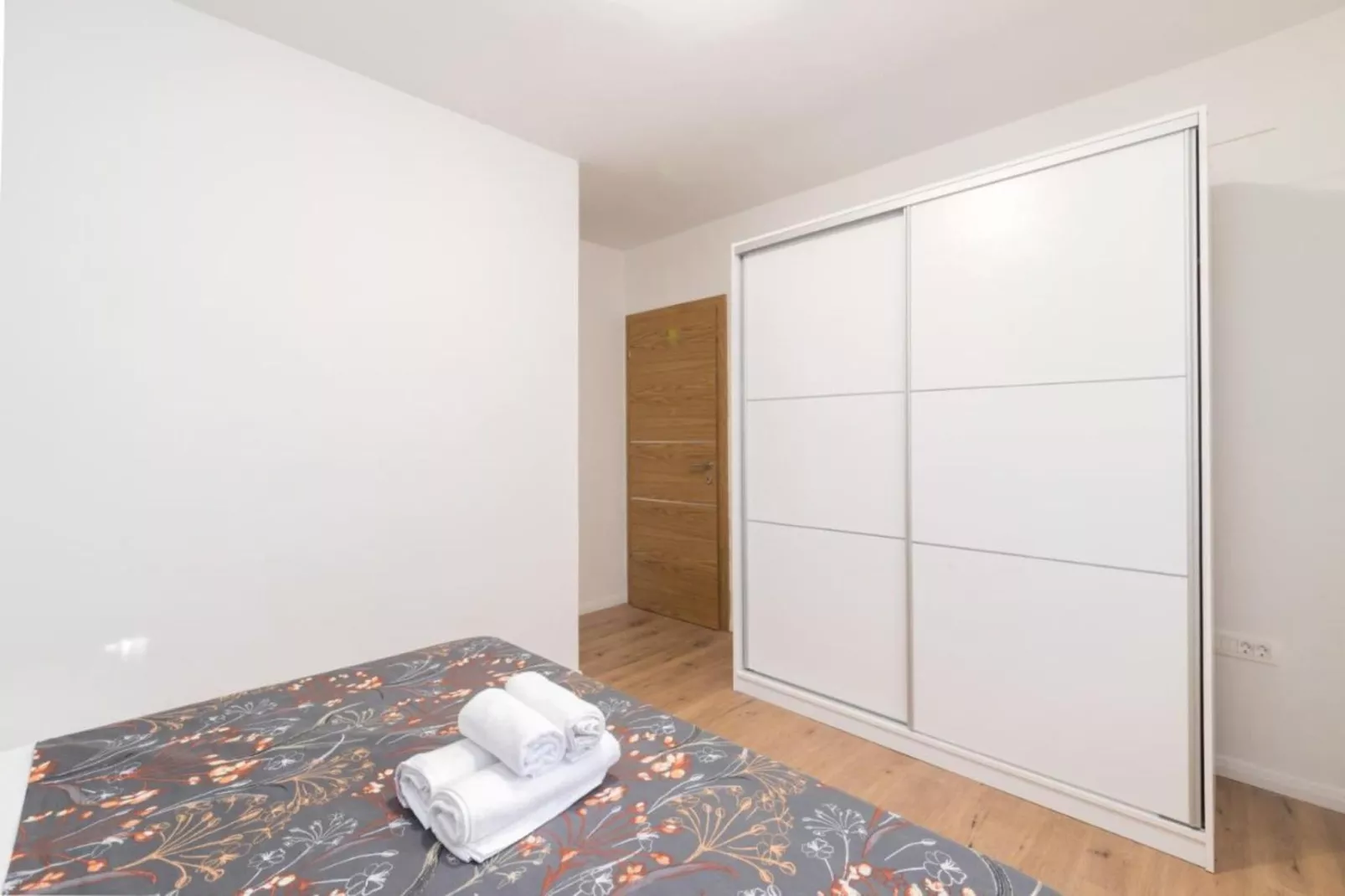 Mihael Holiday House - Three Bedroom Holiday Home with jacuzzi-Slaapkamer