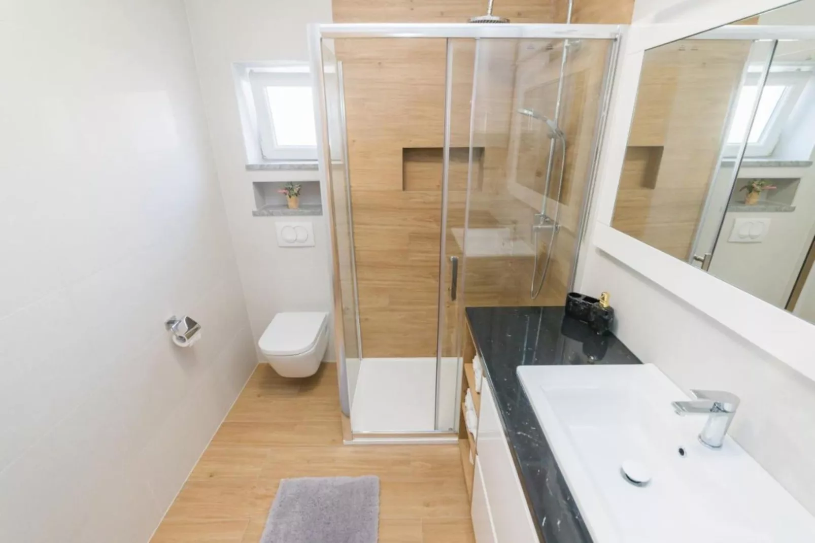 Mihael Holiday House - Three Bedroom Holiday Home with jacuzzi-Badkamer