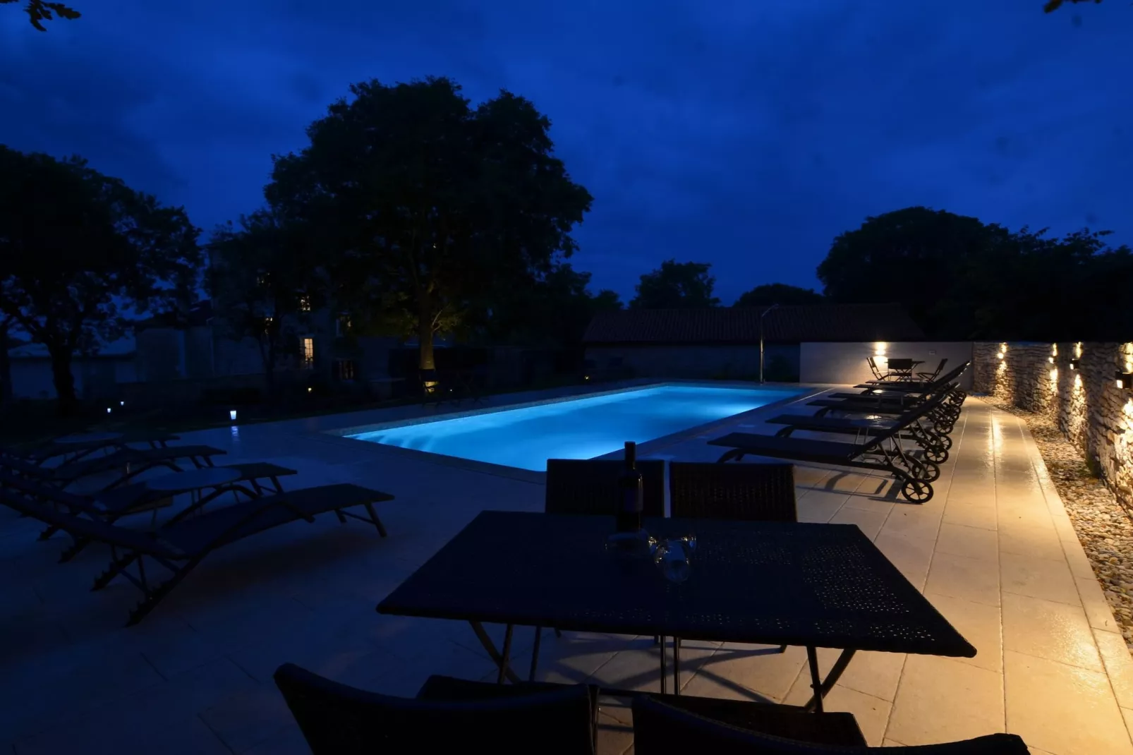 Tranquil Getaway with Shared Pool in Bale - One Bedroom Apartment-Zwembad