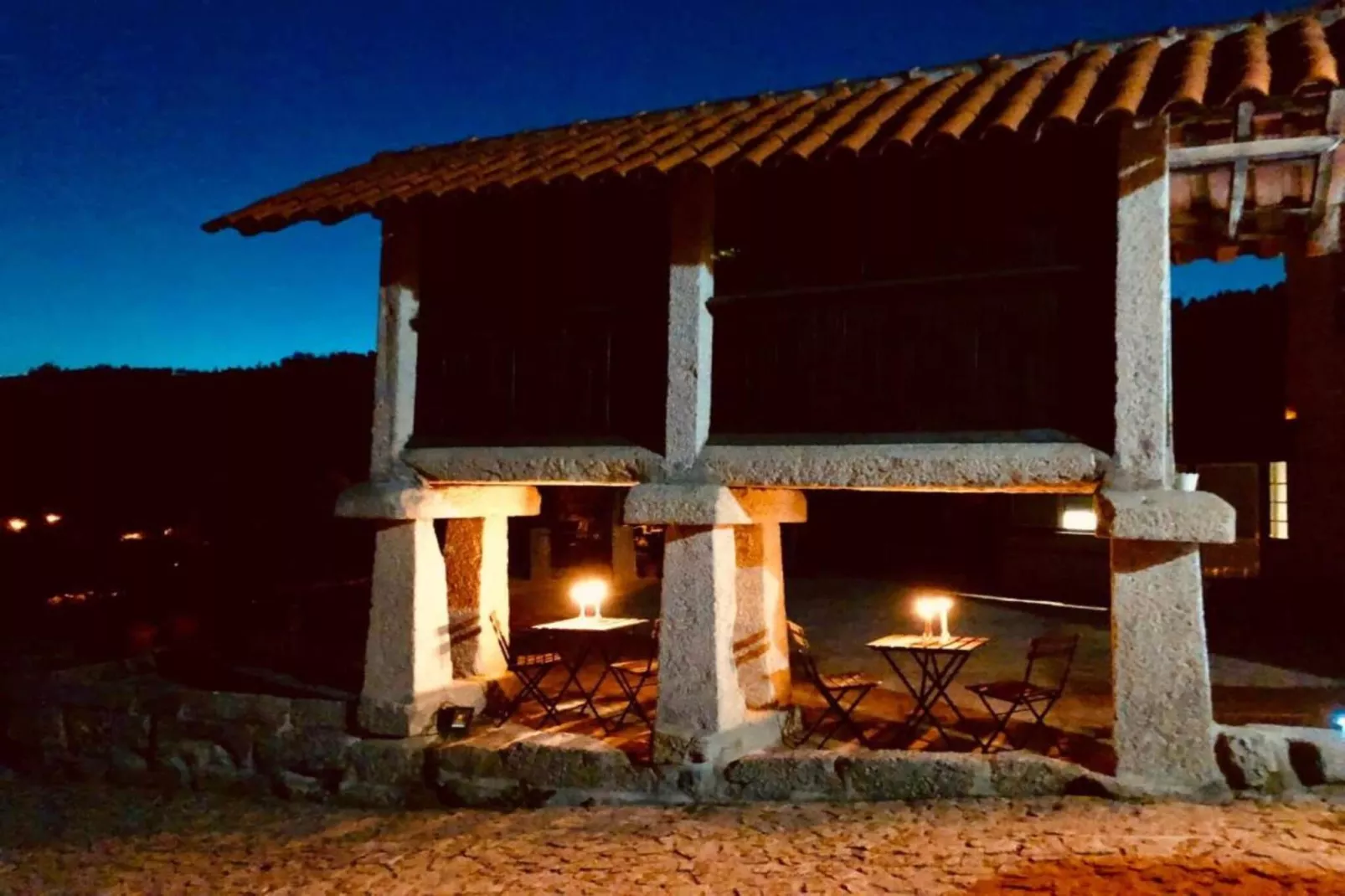 Casa da Ventozella/Triple Room with Private Bathroom-Terrasbalkon