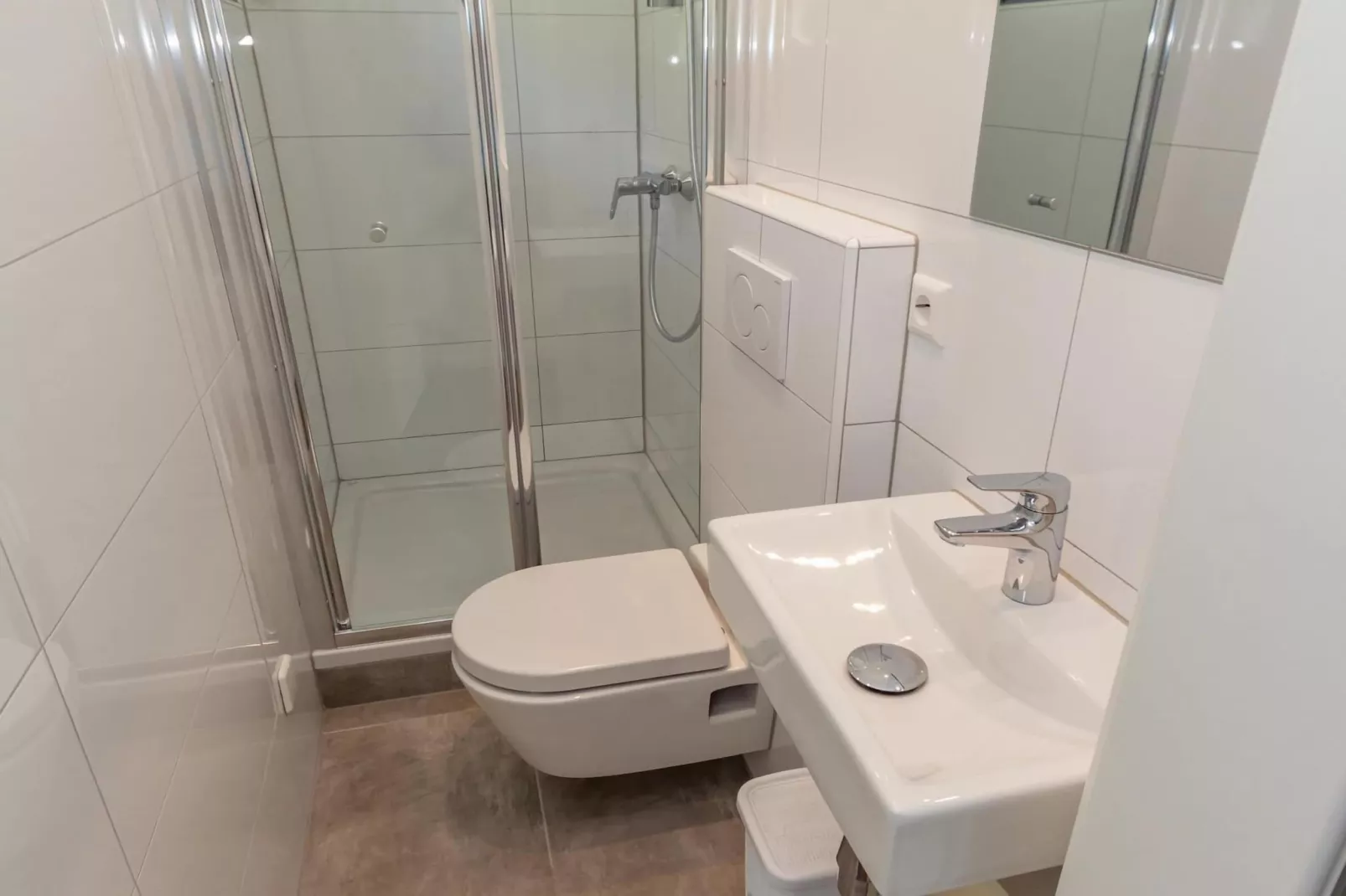 Bungalow Typ B 4P - Camping Park in der Eifel-Badkamer