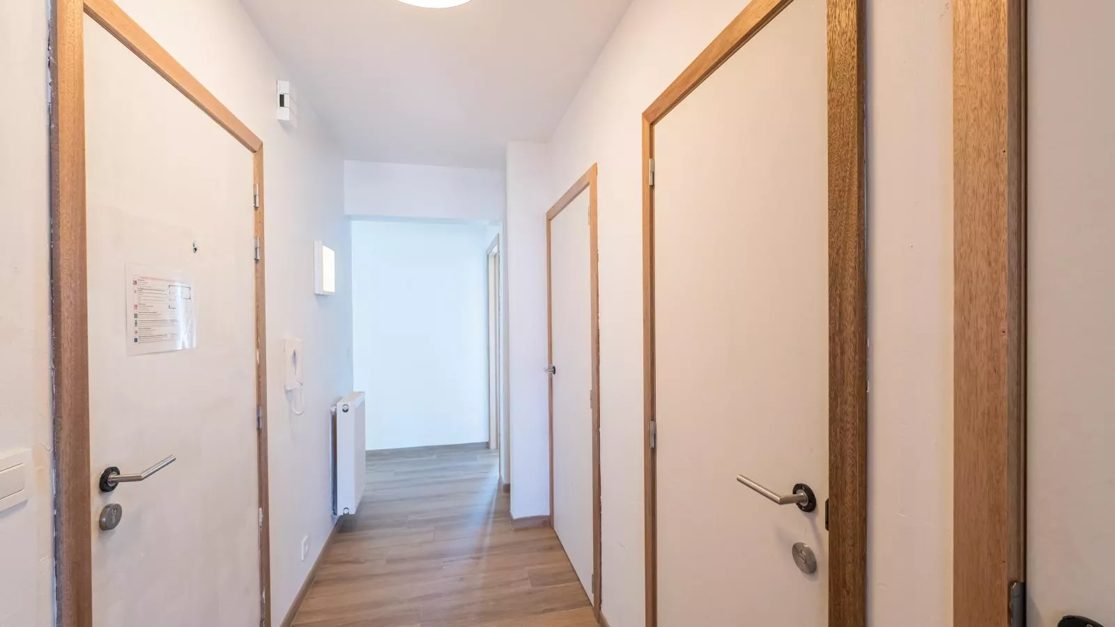 Pearl Beach - 0504 + box 12-Binnen