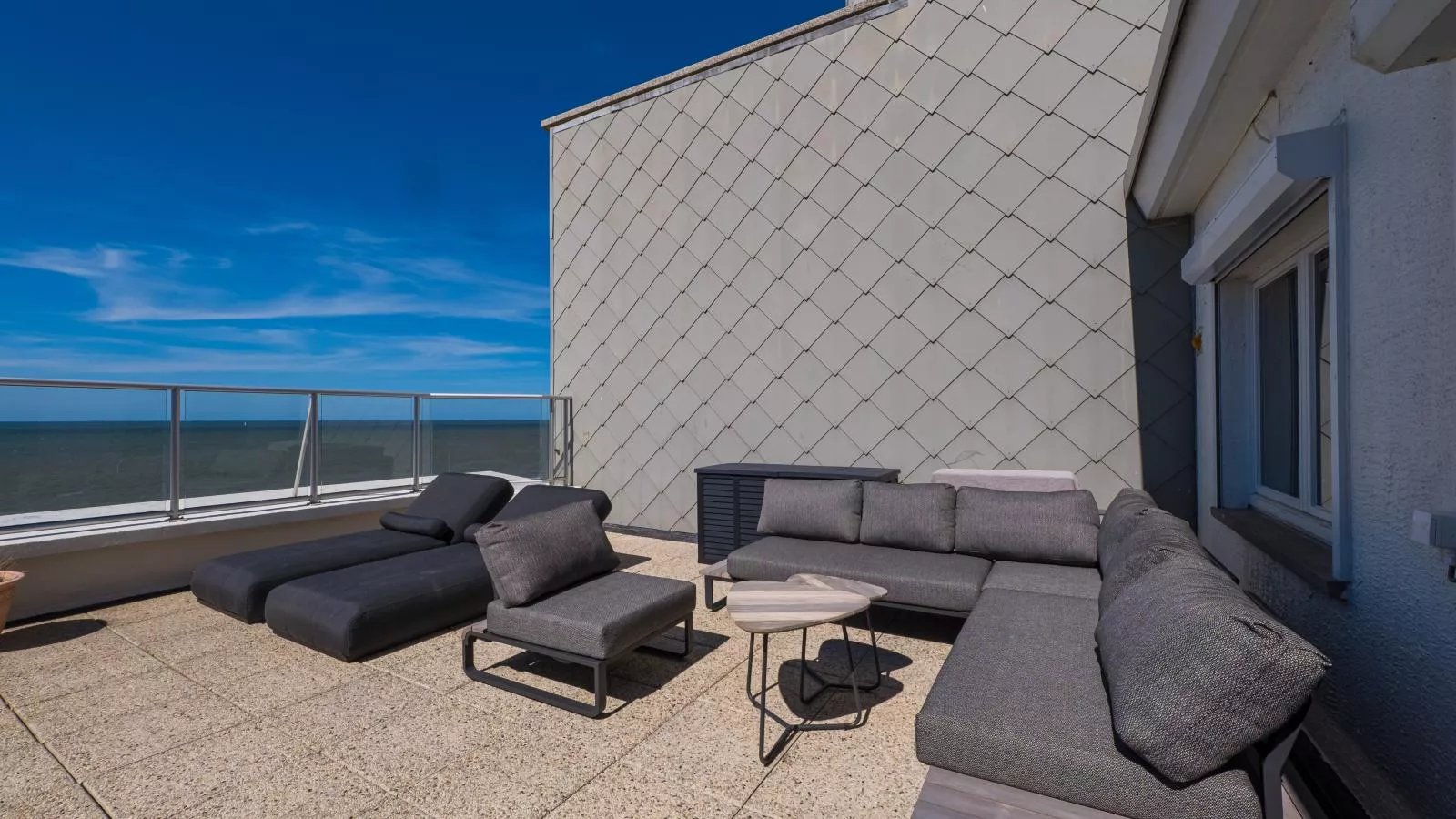 Lakme - 0801 + box 16 (Villa Georges II)-Buitenlucht