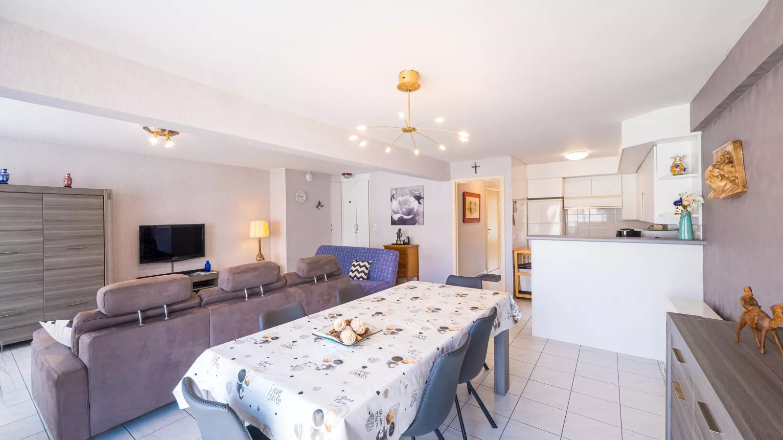 Princess I - 0302 + box 214 (Casino Parking)-Woonkamer